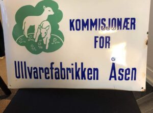 Emaljeskilt – Ullvarefabrikken Åsen