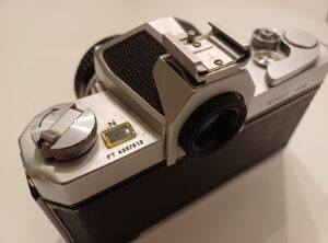 Nikon Nikkormat FT (1967-1975) med objektiv